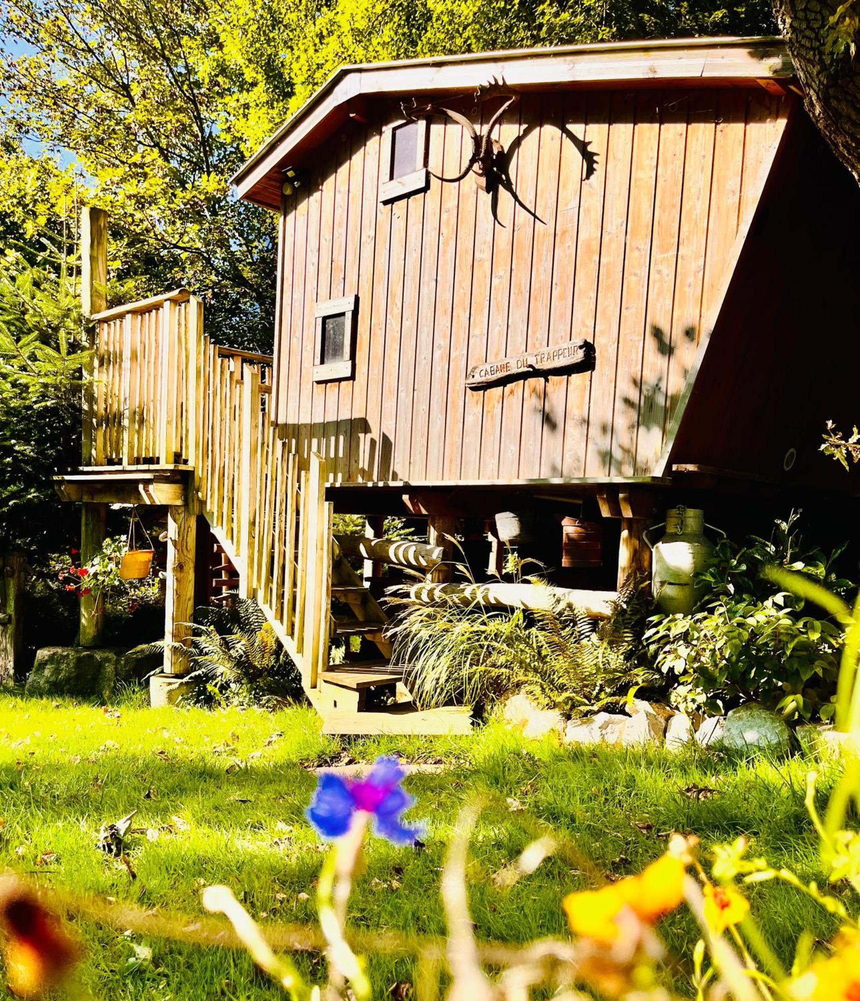 La Cabane Perchee Du Trappeur Ecrainville Exterior photo